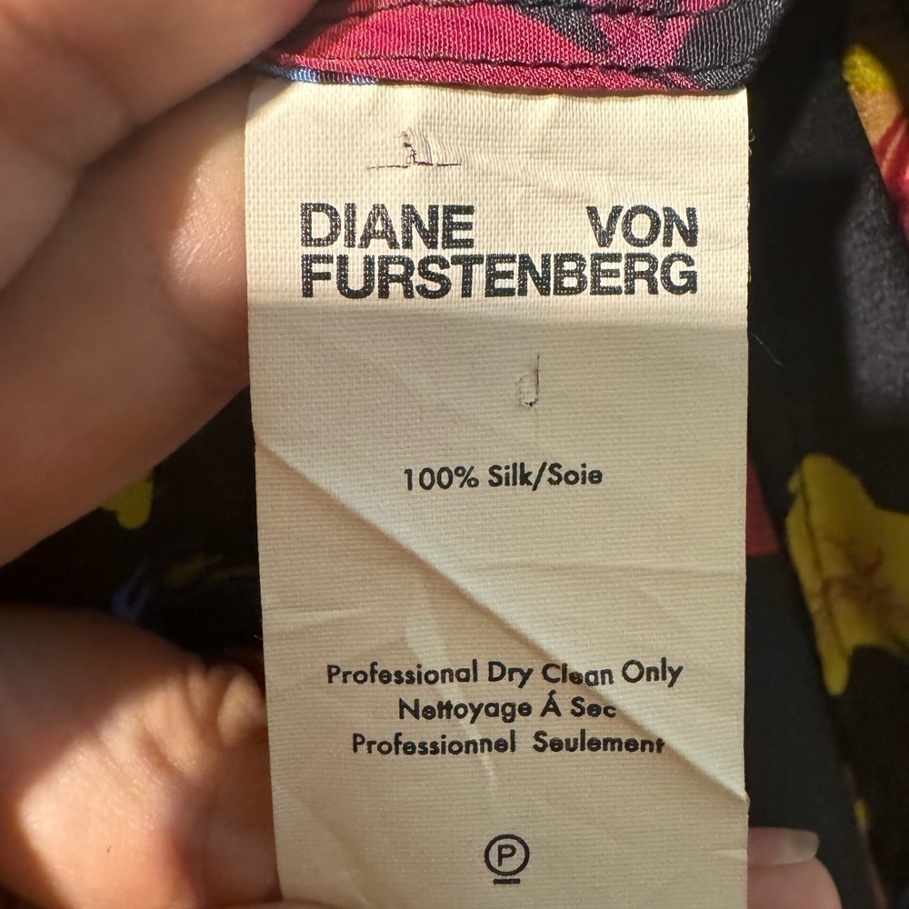 $300 100% Silk Diane Von Furstenberg Top - Picture 4 of 7